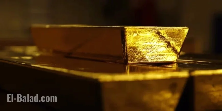 Strategist Predicts Gold Surge to $5,000 Amid Crash Concerns