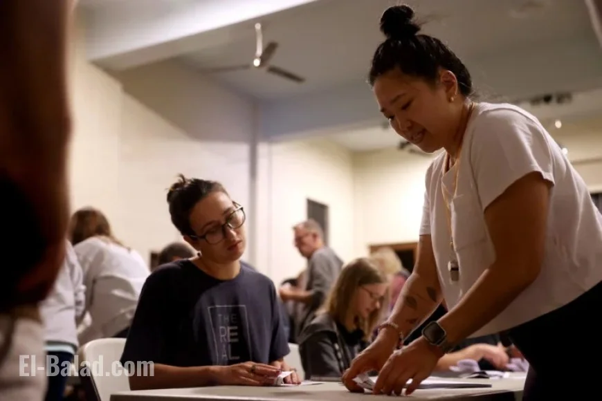 Chicagoans Rally to Support Neighbors During ICE Raids