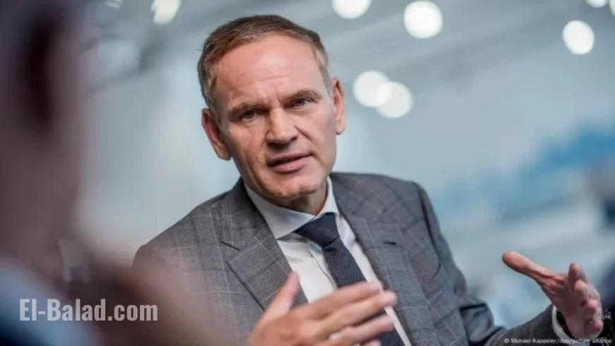 Porsche CEO Oliver Blume Steps Down – DW, 10/17/2025