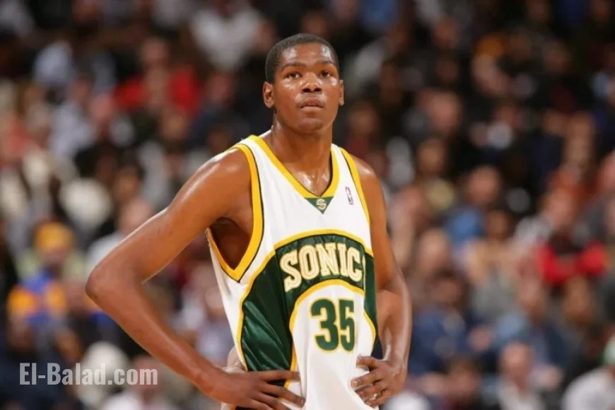 Kevin Durant Sends Good Luck to Mariners After Spotting Sonics Jersey