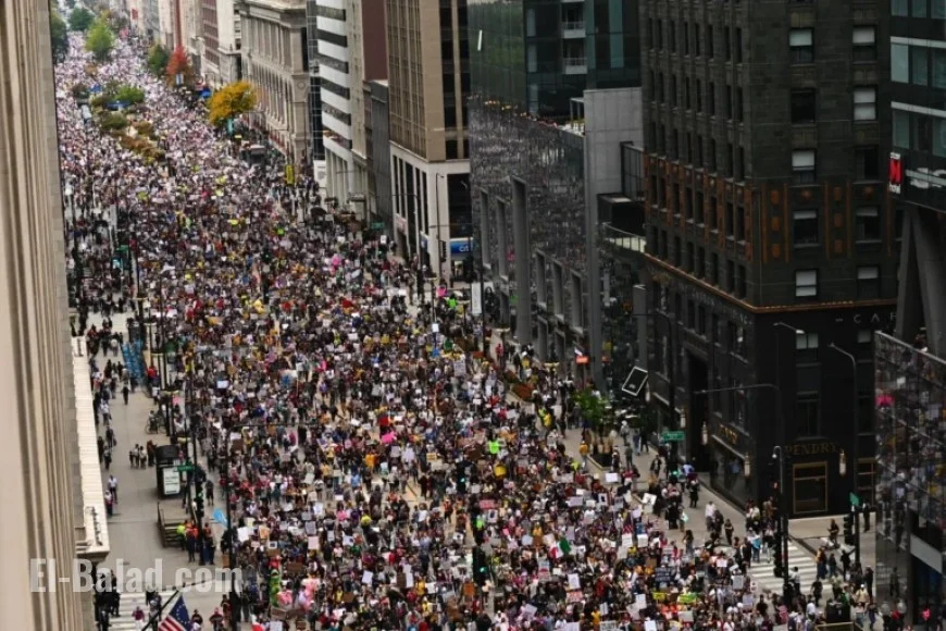 Chicago’s No Kings March Extends Two Miles Through Loop