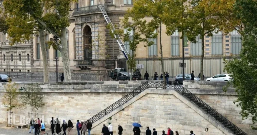 Paris Museum Shuts Down After Thieves Steal Priceless Jewels