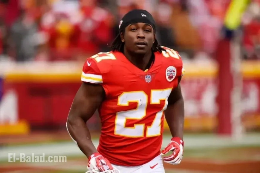 Chiefs’ Kareem Hunt Suffers Serious Injury, Assisted Off Field