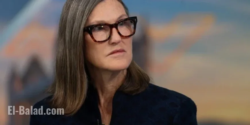 Cathie Wood Criticizes Proxy Firms Over Elon Musk’s $1 Trillion Pay Package