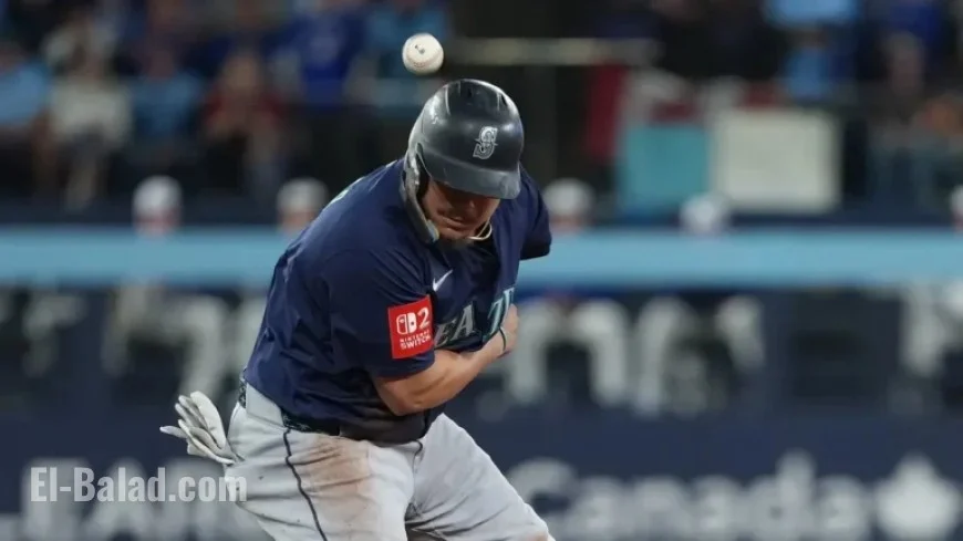 Mariners’ Josh Naylor Leaps to Intercept Throw in ALCS Game 7
