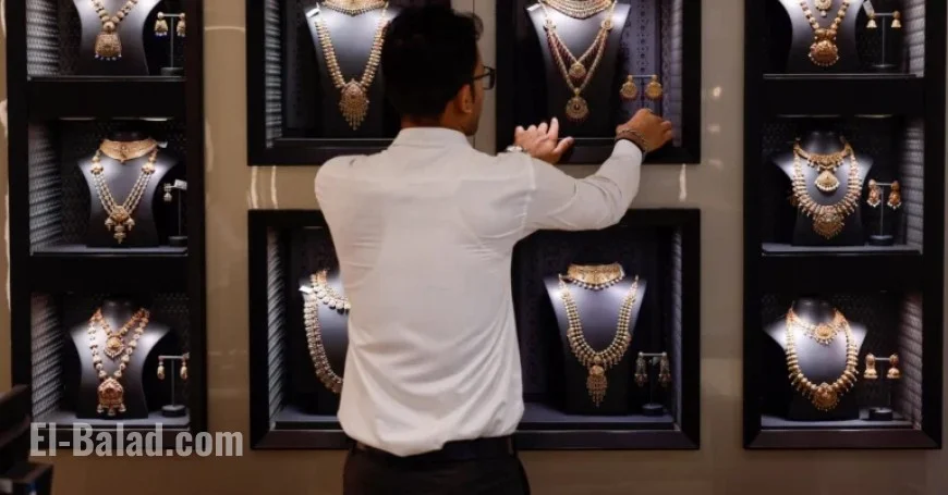 Gold Plummets to 2020 Levels Amid Profit-Taking and Stronger Dollar