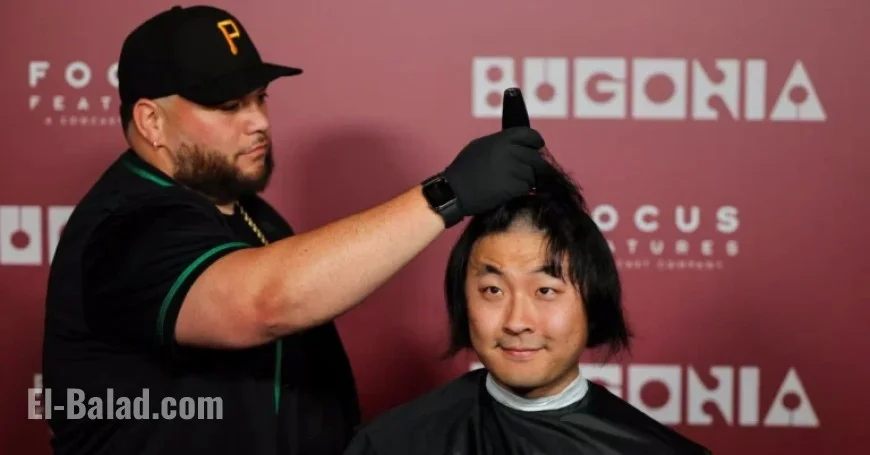 Fans Go Bald for Emma Stone’s Sci-Fi Film ‘Bugonia’ Premiere