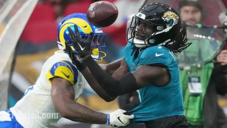 Jaguars WR Brian Thomas Jr. Suffers Shoulder Injury Against Rams