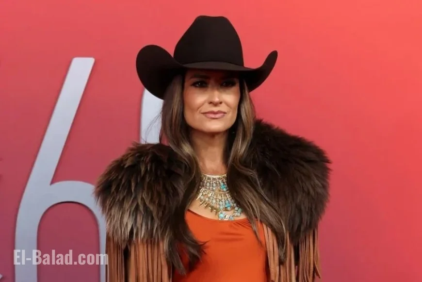 Security Removes Annie Bosko’s Sister After On-Stage Jump at Riley Green Concert