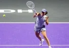 Swiatek Triumphs Over Keys on WTA Finals Debut Day