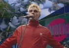 Robbie Williams Revisits ‘The Word’ Stage in New ‘Pretty Face’ Video