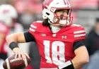 Wisconsin QB O’Neil Leaves Game with Leg Injury