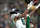 Philadelphia Triumphs in Defensive Battle Against Packers