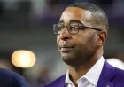 McCarthy’s QB Coach Apologizes to Cris Carter for Disrespectful Tweet