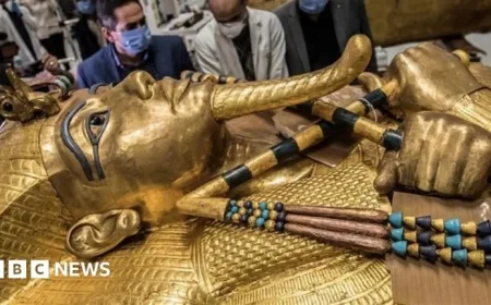 Egypt’s Grand Museum Debuts Full Tutankhamun Tomb Exhibit