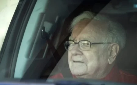 Warren Buffett Continues Three-Year Streak as Net Stock Seller