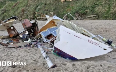 Councillor Urges Public to Avoid Tynemouth Boat Wreckage