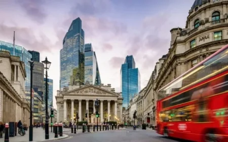 FTSE 100 Rises in November, Boosted by Oil Prices