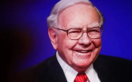 Berkshire Hathaway Sells $6.1B in Stocks, Amasses Record Cash Reserve