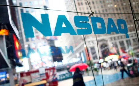 Gloo Aims for $900M IPO Valuation with Ex-Intel CEO Gelsinger as Tech Head