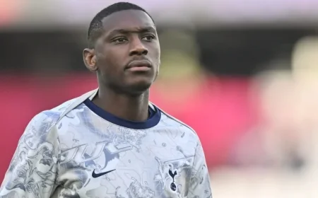 Thomas Frank Faces Crucial Decision on Randal Kolo Muani’s Tottenham Role