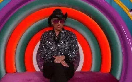 Caroline Monk Stuns in New Photo with Holly Willoughby