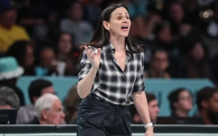 Sandy Brondello Rejects Higher Pay Offer to Coach Tempo