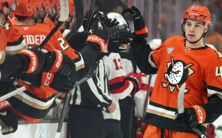 Sennecke, Gauthier Propel Ducks to Third Straight Victory Over Devils