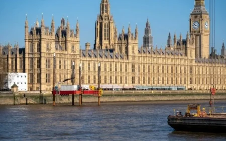 Thames Drilling Yields Crucial Data for Westminster Palace Restoration