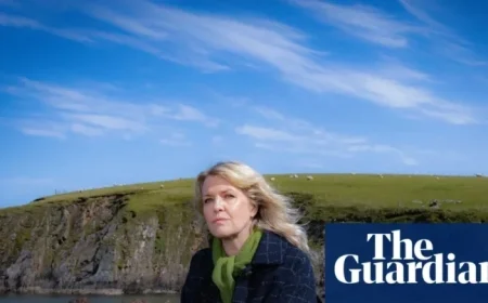 Ashley Jensen Returns to Solve Murders in Shetland Tonight