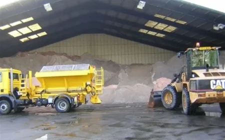 Wandsworth Offers Free Grit for Residents Ahead of Cold Snap