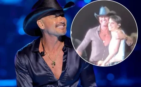 Tim McGraw Proudly Watches Daughter Audrey Sing at His Concert (Video)