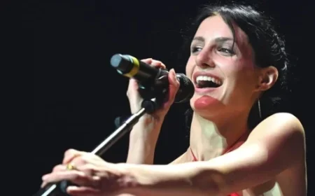 Tim McGraw and Daughter Audrey Deliver Surprise “Barracuda” Performance