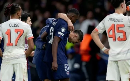 PSG’s Hakimi Leaves Field in Tears After Aggressive Díaz Tackle