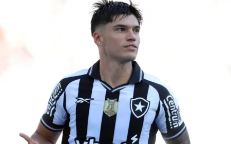 Botafogo Announces Squad for Vasco Clash with Savarino, Correa, Marçal Returns