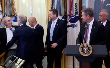 Pharma Executive Collapses in Oval Office Behind Trump During Event