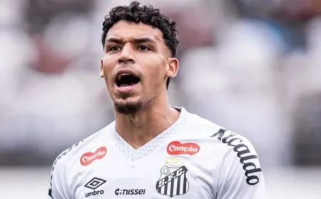 Victor Hugo Impresses Vojvoda, Set to Start in Santos Midfield