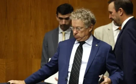 Venezuela War Powers Bill Fails to Gain MAGA Backing