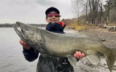 13-Year-Old Angler Catches 1-Meter Salmon in Saint-François River