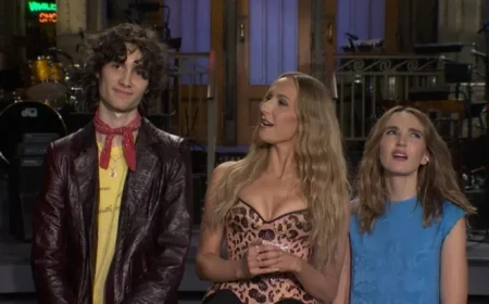 Chloe Fineman and Nikki Glaser Unite for Dynamic On-Stage Promos