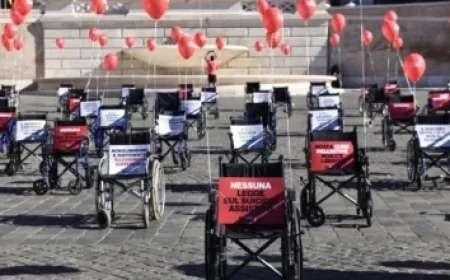 Bedard Nets Power Play Goal Against Dustin Wolf