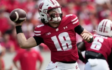 Wisconsin Badgers Face No. 23 Washington Huskies: 1st Half Highlights