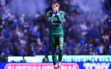 Kevin Mier Injured After Heavy Tackle in Cruz Azul vs Pumas Match