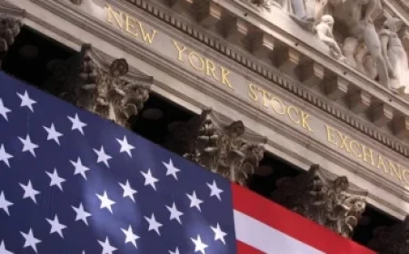 Small Businesses Halt Hiring Amid Key Role in U.S. Economy