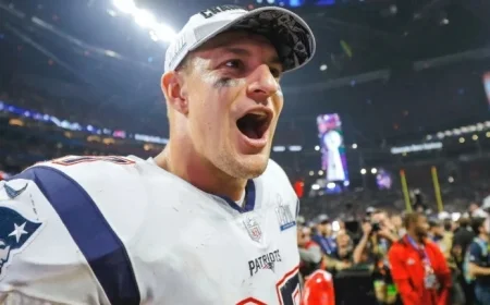 Rob Gronkowski Signs One-Day Contract to Retire with Patriots
