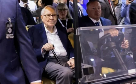 Warren Buffett Quietly Prepares to Resign as Berkshire Hathaway CEO