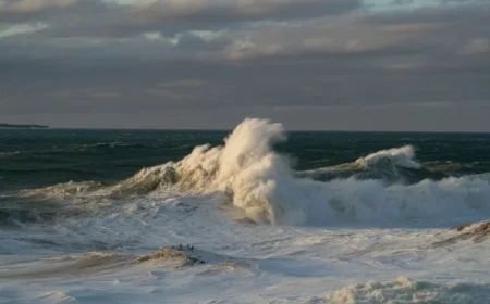 Michigan Issues Gale Warning: Strong November Winds Threaten Tourists and Mariners