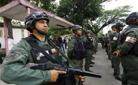 Venezuela Mobilizes Military as U.S. Warship Enters Region