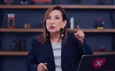 Xóchitl Gálvez Criticizes Claudia Sheinbaum for Donating 2026 World Cup Ticket