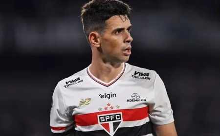 Ex-Chelsea Star Oscar Hospitalized After Training Collapse